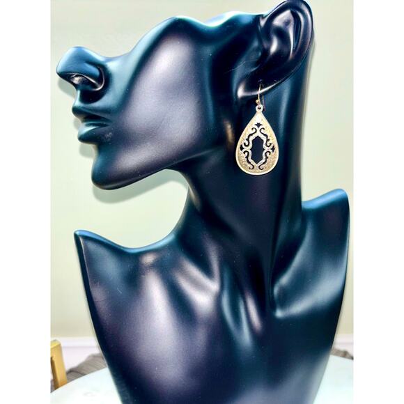 Vintage Gold-Plated Filigree Oval Dangle Drop Earrings - Picture 5 of 8